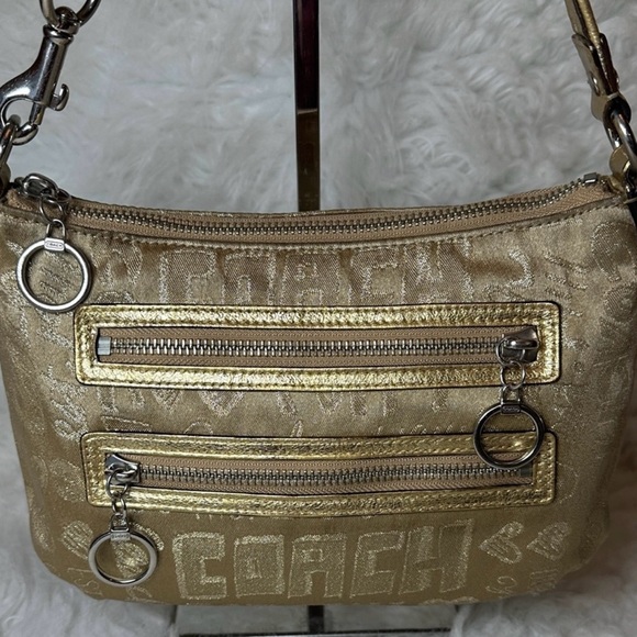 Coach Poppy Storypatch - Picture 2 of 16